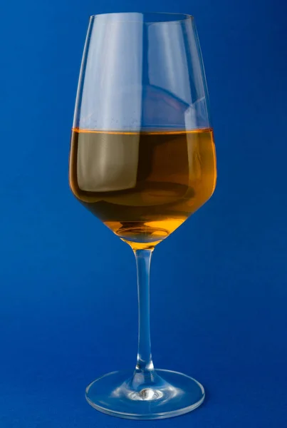 Grand verre de vin d'orange riche — Photo