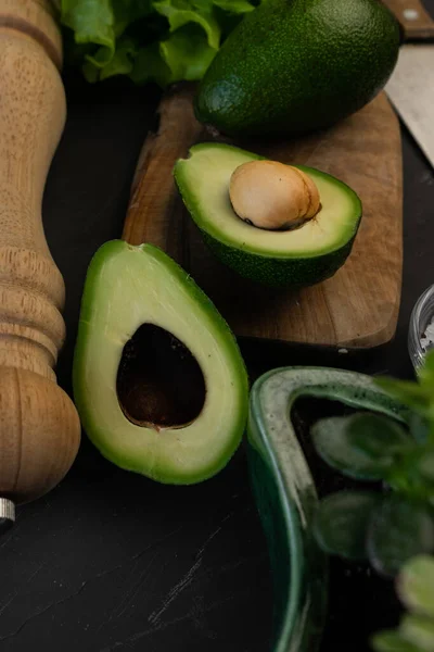 Vegetarian Green Avocado Cut Half Wooden Board Greens — Stock Photo, Image