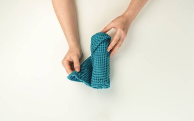 Altıncı adım, kalan köşeyi havlu cebine koy.