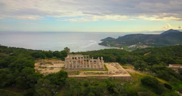 古代寺院のアフェア アパイアー アイギナ島の空撮 — ストック動画