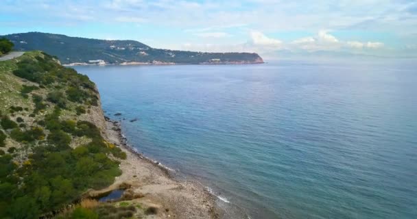 Voo Sobre Olival Ilha Aegina Grécia Com Céu Dramático — Vídeo de Stock