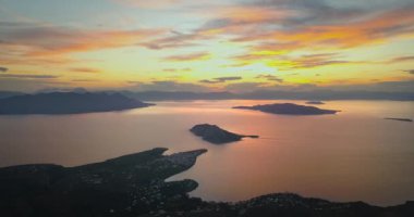 Aegina Island, Yunanistan güzel gün batımı, havadan görünümü