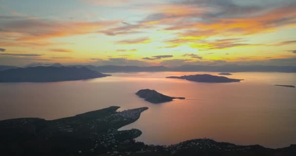 Aegina 岛鸟瞰图 希腊在美丽的日落 — 图库视频影像