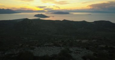 Aegina Island, Yunanistan güzel gün batımı, havadan görünümü