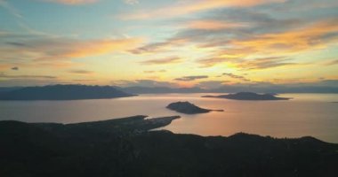 Aegina Island, Yunanistan güzel gün batımı, havadan görünümü