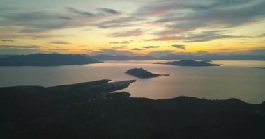 Aegina Island, Yunanistan güzel gün batımı, havadan görünümü
