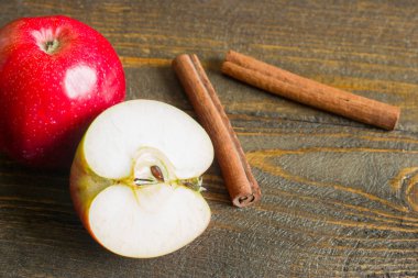 taze elma tarçın kurulları ile