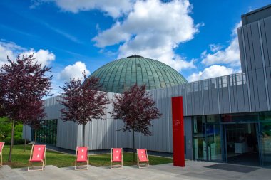 Brno, Çek Cumhuriyeti - 9 Haziran 2017: dış, Brno Planetarium ve Gözlemevi '-güzel modern bilim merkezi ve fulldome sinema