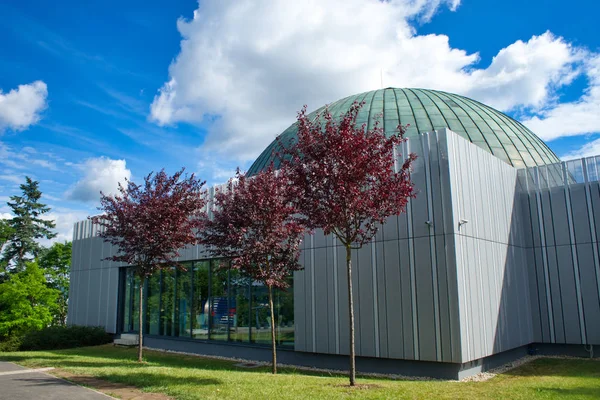 Brno, Çek Cumhuriyeti - 9 Haziran 2017: dış, Brno Planetarium ve Gözlemevi '-güzel modern bilim merkezi ve fulldome sinema