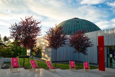 Brno, Çek Cumhuriyeti - 7 Haziran 2017: dış, Brno Planetarium ve Gözlemevi '-güzel modern bilim merkezi 