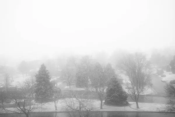 从科罗拉多州丹佛的窗户拍摄的冬季雪景 — 图库照片