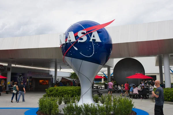Florida Noviembre 2019 Esfera Tierra Con Logotipo Nasa Centro Espacial — Foto de Stock