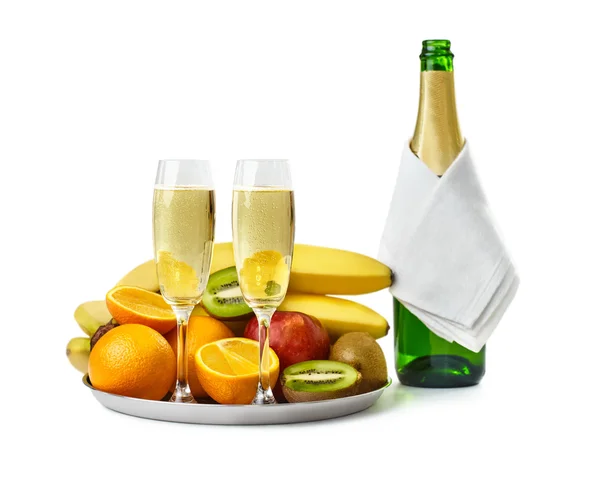 Twee champagneglazen en vruchten — Stockfoto
