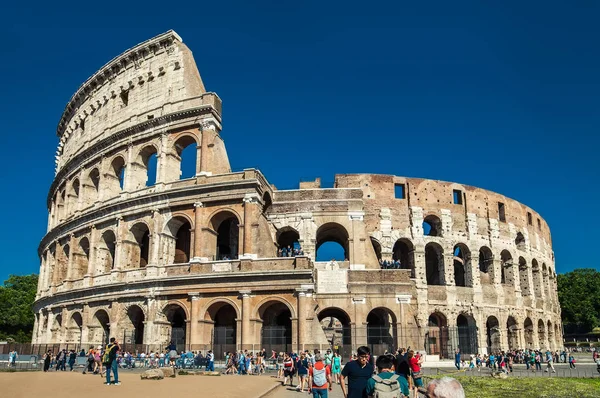 Utsikt över berömda Colosseum — Stockfoto