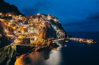 Manarola balıkçı köyü
