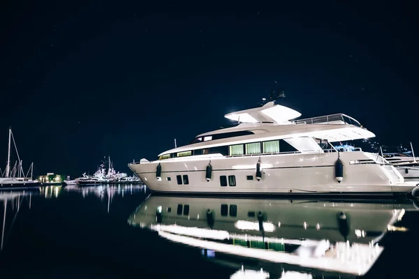 Luxusyachten in la spezia — Stockfoto