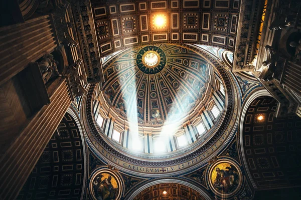 Interiors of St Peter Basilica — Stock Photo, Image