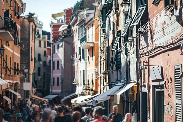 Crowd on Italian street — Stock Photo, Image