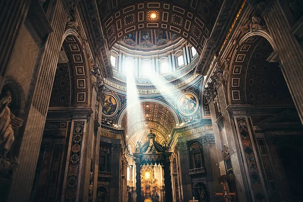 Interiors of St Peter Basilica — Stock Photo, Image