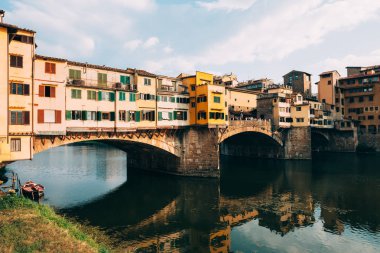 Ponte vecchio ve arno Nehri