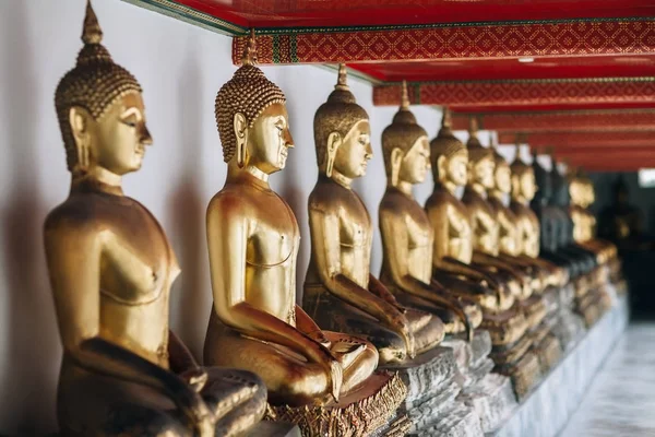 Рядок золотого Будди у Таїланді — стокове фото