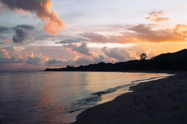 아름 다운 하늘과 잔잔한 바다 — 스톡 사진