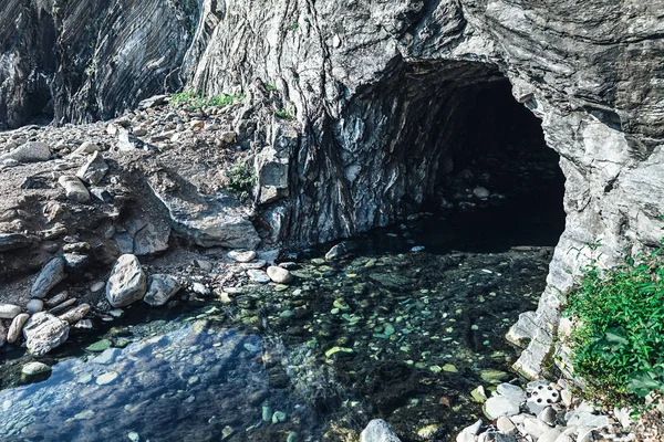 Rivière souterraine et grotte — Photo