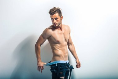seksi kas gömleksiz adam