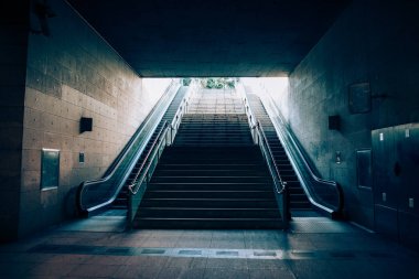 Yeraltı metro ile çıkmak