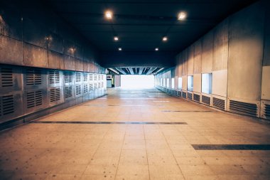 Yeraltı metro ile çıkmak