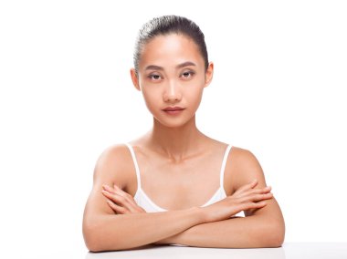 çapraz elleriyle oturan modeli