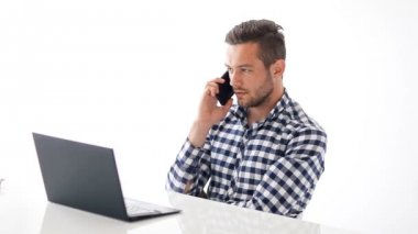 Evet çekici genç adam 