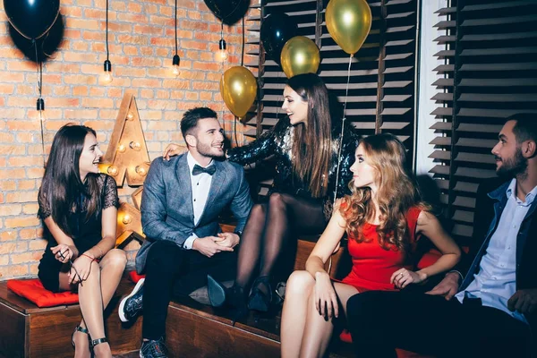 gece kulübü koltukta gör