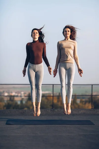 Two beautiful young women — Stock Photo, Image