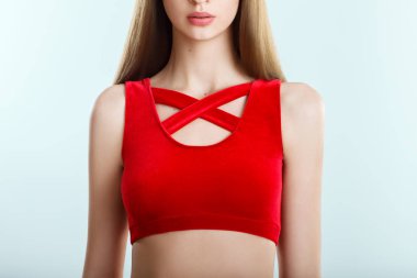 aktif spor için iç çamaşırı gösteren model.