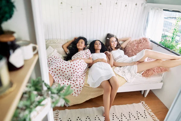 Smiling Women Relaxing Lying Bed Camper Van Women Friendship Beauty — Stock Photo, Image