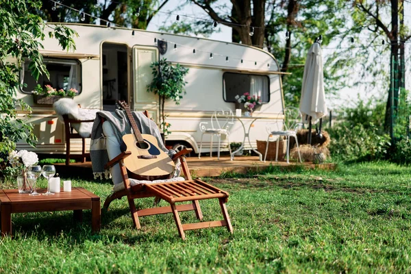 Camper Camping Summer Vacation Travel Concept — Stock Photo, Image