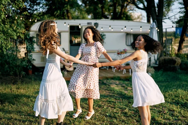 Happy Beautiful Women Dancing Outdoors Picnic Multi Ethnic Girls Have — 스톡 사진