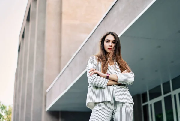 Stylish Confident Woman Posing Outdoors City Street Background Fashion Portrait — Stock Photo, Image