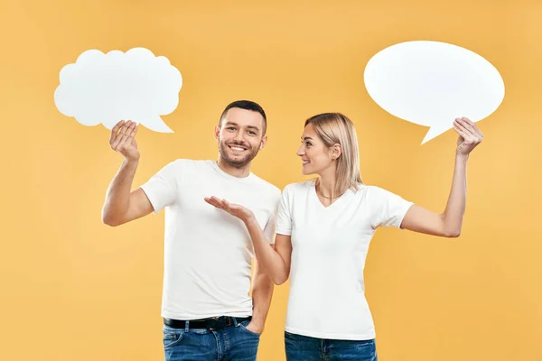 Woman Man Holding Paper Thought Bubbles Yellow Background — Stock Photo, Image