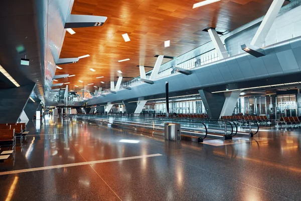 Interior moderno del aeropuerto vacío — Foto de Stock
