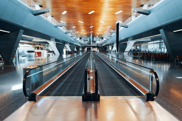 Lege bewegende loopbrug in grote moderne luchthaven — Stockfoto
