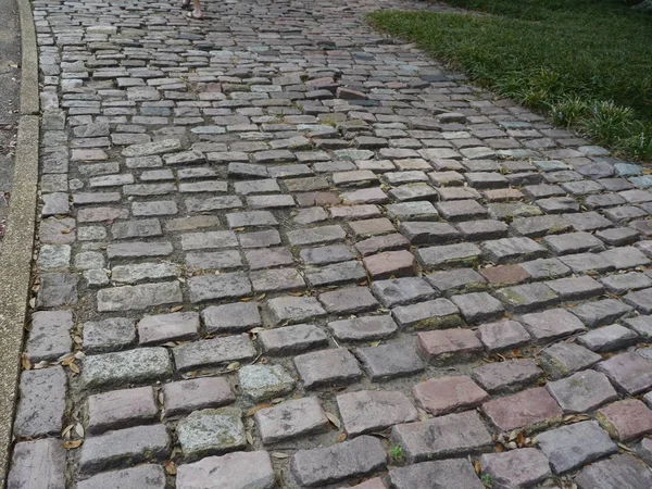 Ursprüngliche Kopfsteinpflasterstraße — Stockfoto