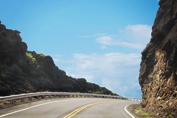 Twisting roads, Oahu, HonoluluDriving through the breathtaking cliffs and twists of Oahu roads, Hawaii