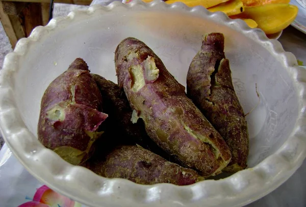 Steamed yam or sweet potatoes in a bowl — Stock Photo, Image