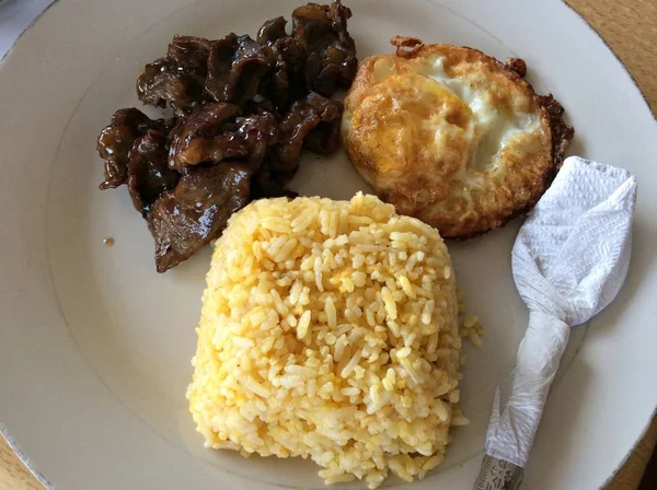 Tapsilog- favorite Filipino budget meal — Stock Photo, Image