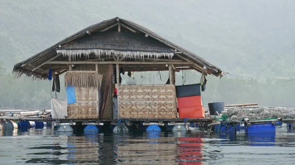 Flytande fisk pennor, Puntalinao, Davao Oriental, Filippinerna — Stockfoto