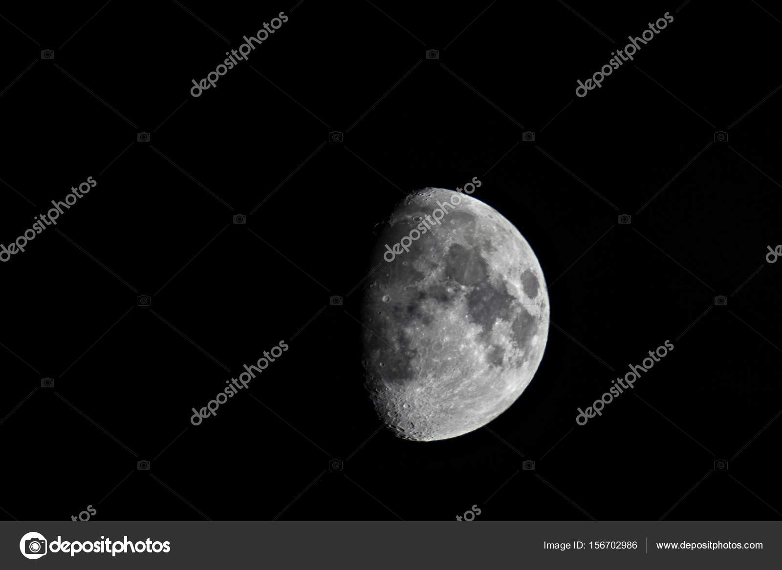 Cuarto de luna en una noche oscura — Foto de stock © ontheraks ... Cuarto de luna en una noche oscura — Foto de stock © ontheraks ...