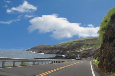 Sürücülerin nefes kesen manzarası Oahu, Hawaii zigzagging doğal yolların olsun.