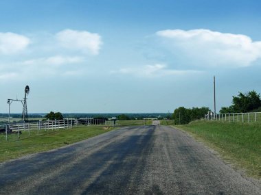 Wynnewood, Oklahoma kırsal ve çiftliklerde gösterilen backroads doğal görünümünü 